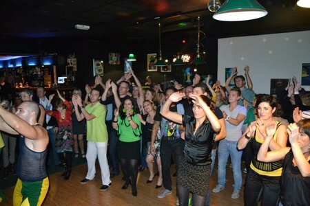 Soirée Salsa au British N°1, 430642_449345415102833_940488826_n
