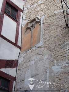 XIV Verrière gothique rue du bourg , 100_1795