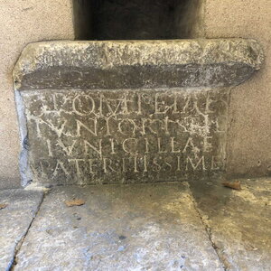 Arko, W38 - Bourgoin - Inscription gallo-romaine &agrave; Pompeia Junicilla