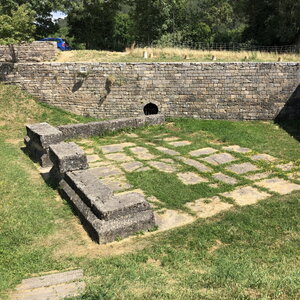 Arko, W 48 - Lanuejols - Autel gallo romain 3