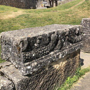 Arko, W 48 - Lanuejols - Bloc sculpte 1