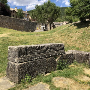 Arko, W 48 - Lanuejols - Bloc sculpte 2