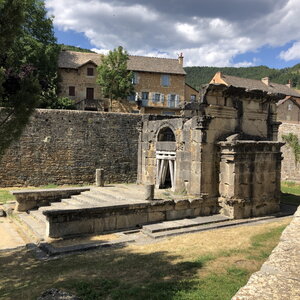 Arko, W 48 - Lanuejols - Mausolee gallo romain - 01