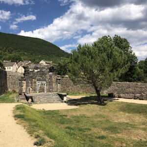 Arko, W 48 - Lanuejols - Mausolee gallo romain - 04