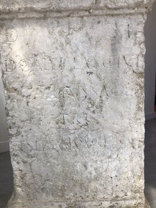 Arko, 69 - Feyzin - St&egrave;le fun&eacute;raire 3