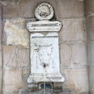 Arko, 69 - Lyon - Autel Taurobolique - Macchab&eacute;es 2