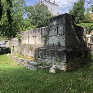 Arko, 69 - Lyon - Mausol&eacute;es du Trion 2