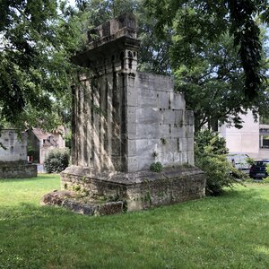 Arko, 69 - Lyon - Mausol&eacute;es du Trion 3