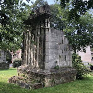 Arko, 69 - Lyon - Mausol&eacute;es du Trion 4