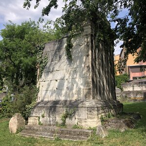 Arko, 69 - Lyon - Mausol&eacute;es du Trion 5