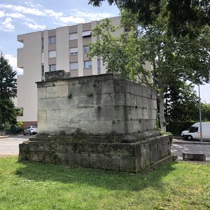 Arko, 69 - Lyon - Mausol&eacute;es du Trion 8