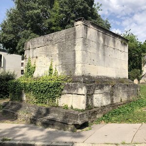 Arko, 69 - Lyon - Mausol&eacute;es du Trion 11