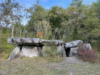 Arko, 49 - Baug&eacute; - Dolmen de la Pierre Couverte 