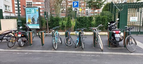 Stationnements vélos, Général de Gaulles Lorilleux motos