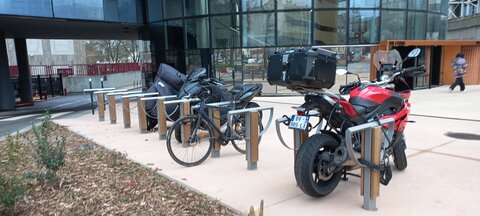 Stationnements vélos, General de Gaulle niveau Felix Pyat 2