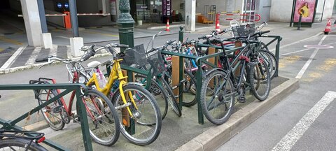 Stationnements vélos, Bellini arceaux saturés