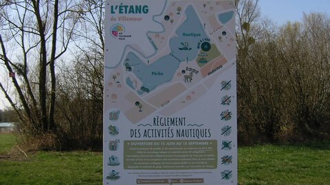 Icônes, logos et photographies pour uMap SDA, Vue_sur_le_panneau_de_réglementation_à_l’étang_de_Villemaur-©AZ-mars-2022