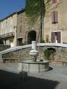 France, Roquebrune sur Argens - Fontaine devant l’église