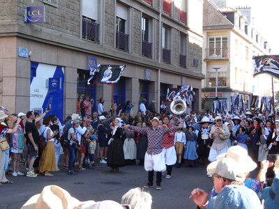 Grande parade Festival Lorient 2022<br>@copyleft <a href=https://www.le-fab-lab.com>Le Fab'Blab</a> Licence Art Libre, 2022-08-07-grande-parade-002