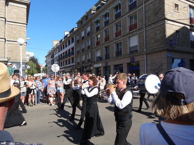 Grande parade Festival Lorient 2022<br>@copyleft <a href=https://www.le-fab-lab.com>Le Fab'Blab</a> Licence Art Libre, 2022-08-07-grande-parade-024