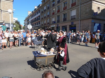 Grande parade Festival Lorient 2022<br>@copyleft <a href=https://www.le-fab-lab.com>Le Fab'Blab</a> Licence Art Libre, 2022-08-07-grande-parade-035