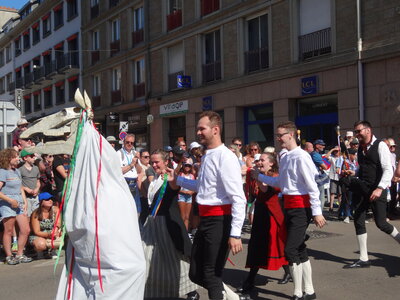 Grande parade Festival Lorient 2022<br>@copyleft <a href=https://www.le-fab-lab.com>Le Fab'Blab</a> Licence Art Libre, 2022-08-07-grande-parade-057