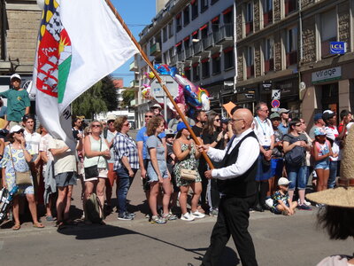 Grande parade Festival Lorient 2022<br>@copyleft <a href=https://www.le-fab-lab.com>Le Fab'Blab</a> Licence Art Libre, 2022-08-07-grande-parade-075