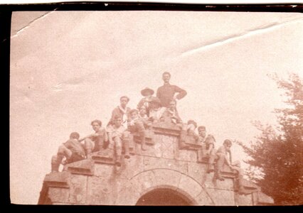 Album photo Famille Carlier 1915 et plus, 14_Scouts et père Léger6