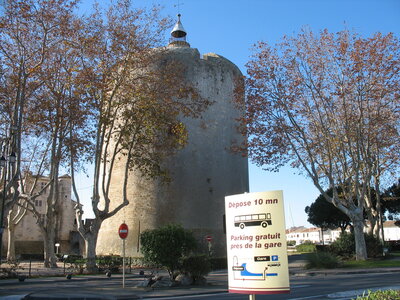 AIGUES MORTES - ARLES - FONTVIEILLE - ESTABLON - MONTMAJOUR , 04 AIGUES MORTES