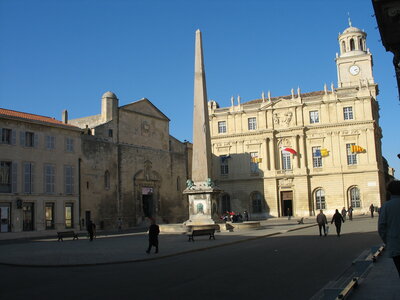 AIGUES MORTES - ARLES - FONTVIEILLE - ESTABLON - MONTMAJOUR , 28  ARLES