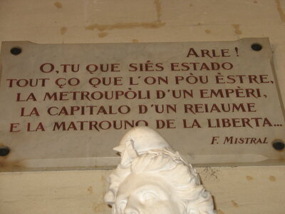 AIGUES MORTES - ARLES - FONTVIEILLE - ESTABLON - MONTMAJOUR , 32  ARLES