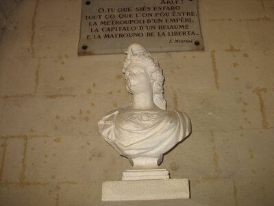 AIGUES MORTES - ARLES - FONTVIEILLE - ESTABLON - MONTMAJOUR , 33  ARLES