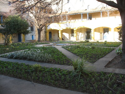 AIGUES MORTES - ARLES - FONTVIEILLE - ESTABLON - MONTMAJOUR , 37  ARLES