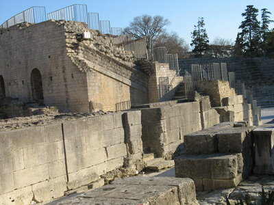 AIGUES MORTES - ARLES - FONTVIEILLE - ESTABLON - MONTMAJOUR , 46  ARLES