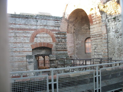 AIGUES MORTES - ARLES - FONTVIEILLE - ESTABLON - MONTMAJOUR , 55  ARLES