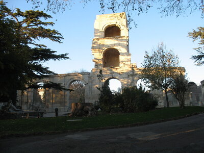 AIGUES MORTES - ARLES - FONTVIEILLE - ESTABLON - MONTMAJOUR , 58  ARLES