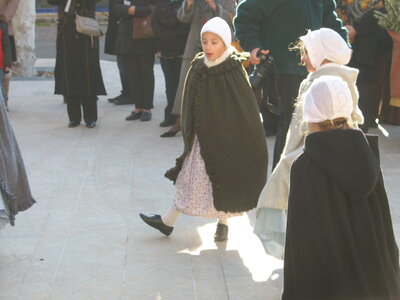 AIGUES MORTES - ARLES - FONTVIEILLE - ESTABLON - MONTMAJOUR , 72  FONTVIEILLE