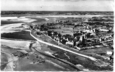 bassin versant de la Sienne et fleuves côtiers du SAGE COC, régnéville sur mer la plage et le bourg