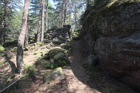 20230615 Ottrott - Mont Sainte-Odile, IMG_4978_Porte Koeberle (sentier du Mur Païen ouest)