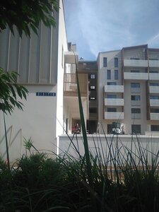 chantier KOSMO le 23-06-2023, vue du petit parc sur l’allée du Saumurois et l’entrée KOSMO