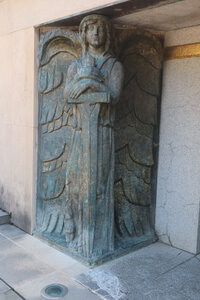 20230623Tranchées Sud du Hartmannswillerkopf _ Wattwiller, IMG_5049_Statue de Maillol à l’entrée de la crypte de la nécropole.