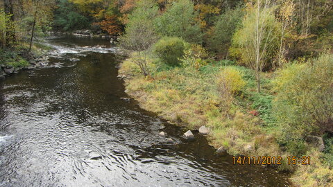 Le Pas,Abbas, Les Planques.(Aveyron), Le Castanié.Vue sur la rivière Aveyron.
