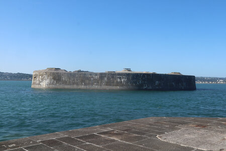 2023_09_04 De Cherbourg à Urville-Nacqueville, IMG_5108_Le fort Chavaignac, vu depuis la digue de Querqueville
