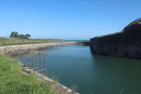 2023_09_04 De Cherbourg à Urville-Nacqueville, IMG_5118_Les douves du fort de Querqueville