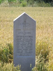 ALLENNES LES MARAIS, Stèle crash Albert BALL