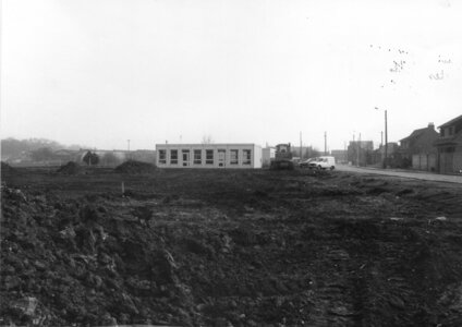 ALLENNES LES MARAIS, Construction des bâtiments, écoles et salle Henri Bernard