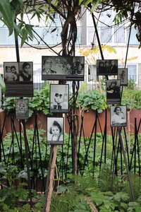 Photographies du poème Hôtel Hilton de Raymond Queneau, 010 - Hôtel Hilton_Le jardin mémorial des enfants du Vel d’Hiv_Photographies des victimes