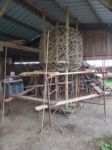 011 Faut L'fer-cabanes-matières, Cabane à ancrer dans le béton pour module avec balançoire.