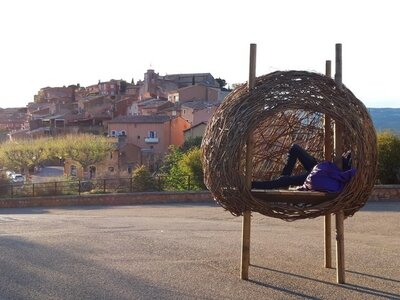 013 Faut l'fer-cabanes-installation, Sur sol dur.