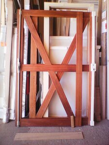 Ouvrages, Portes de grange en sipo